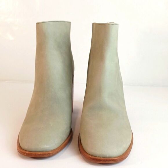 Antonio Melani woman's cammden nubuck leather block heel booties size 9.5 - Picture 2 of 9